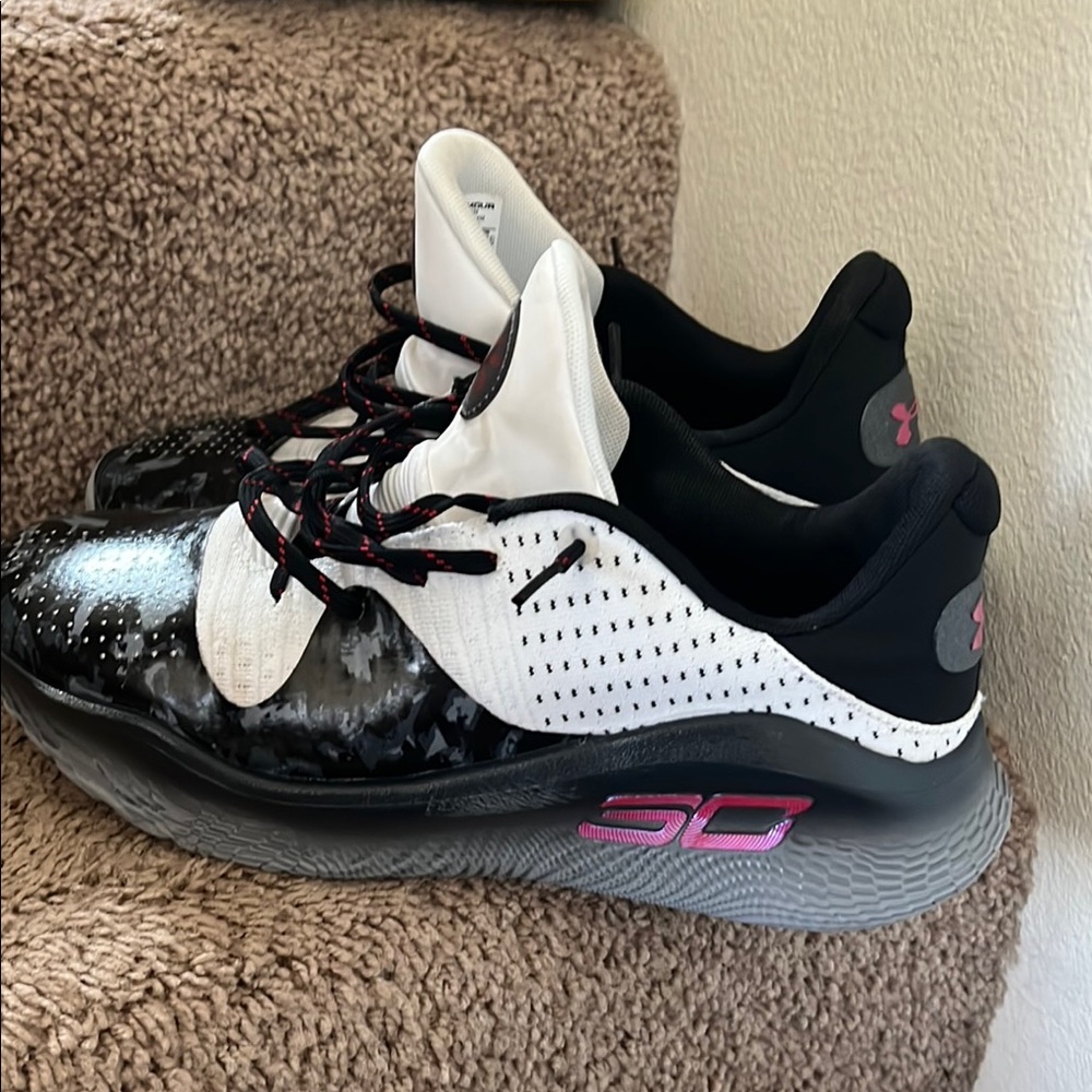 Stephen Curry Under Armour Basketball Black and White Athletic Shoes